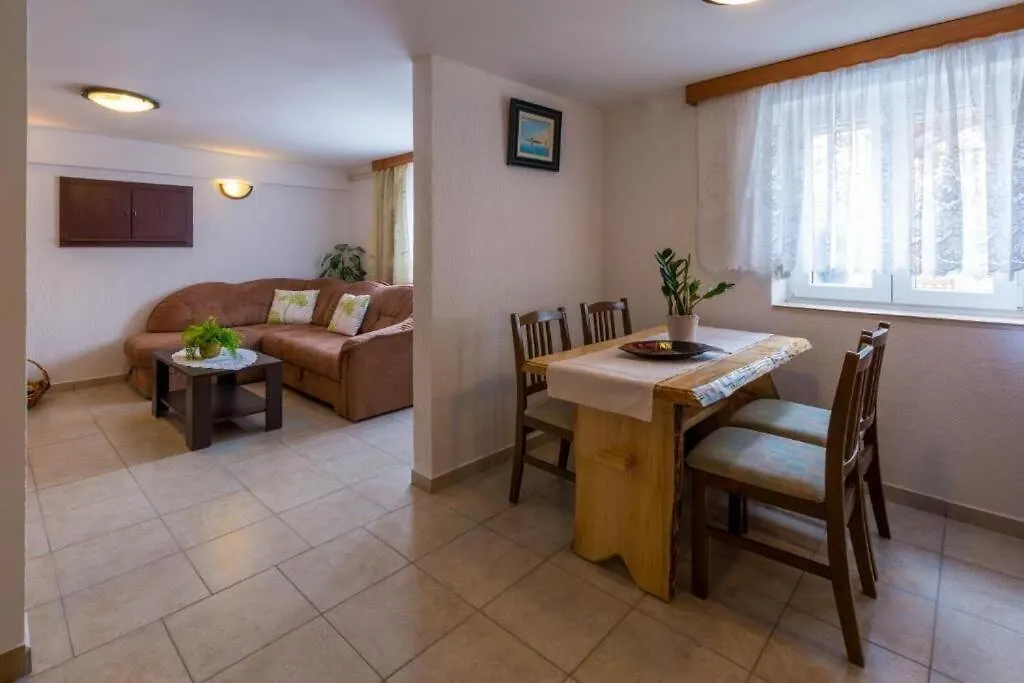 Apartments Panos Novi Vinodolski 0*,