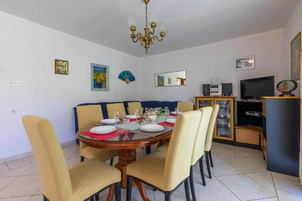 Apartments Panos Novi Vinodolski 0*,  Croatia